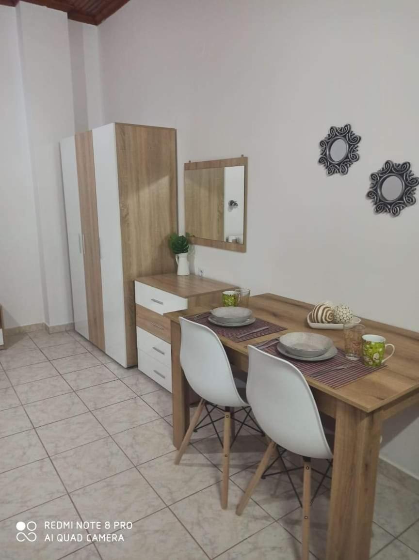 Amadeus Hawaii Apartments & Studios Sidárion الغرفة الصورة