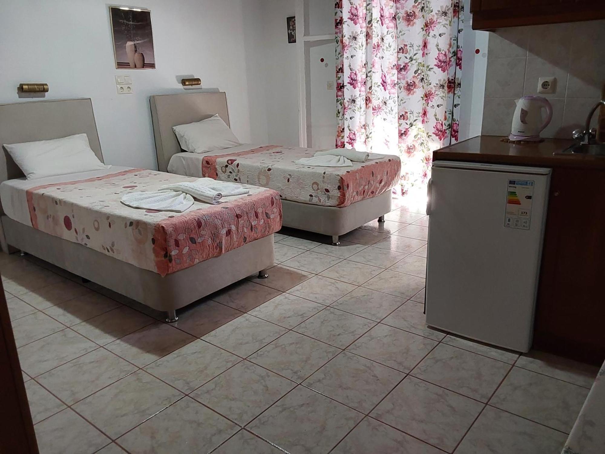 Amadeus Hawaii Apartments & Studios Sidárion الغرفة الصورة